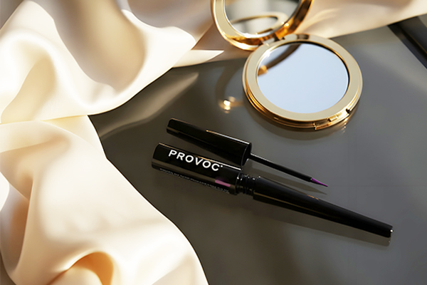 خط چشم رنگی